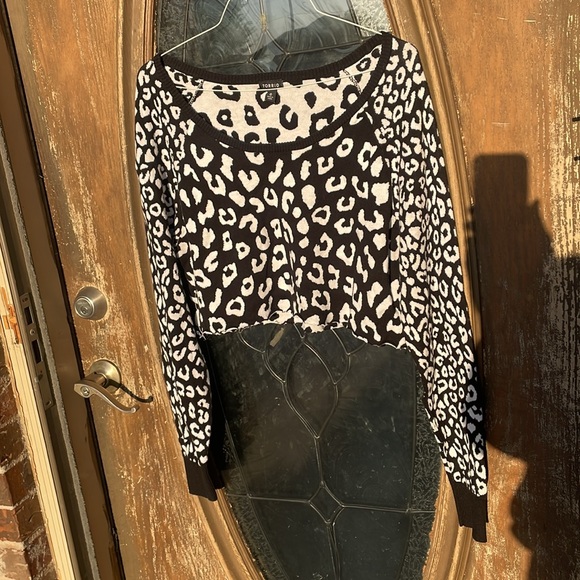 Torrid Cropped Sweater! 0 - Picture 2 of 4